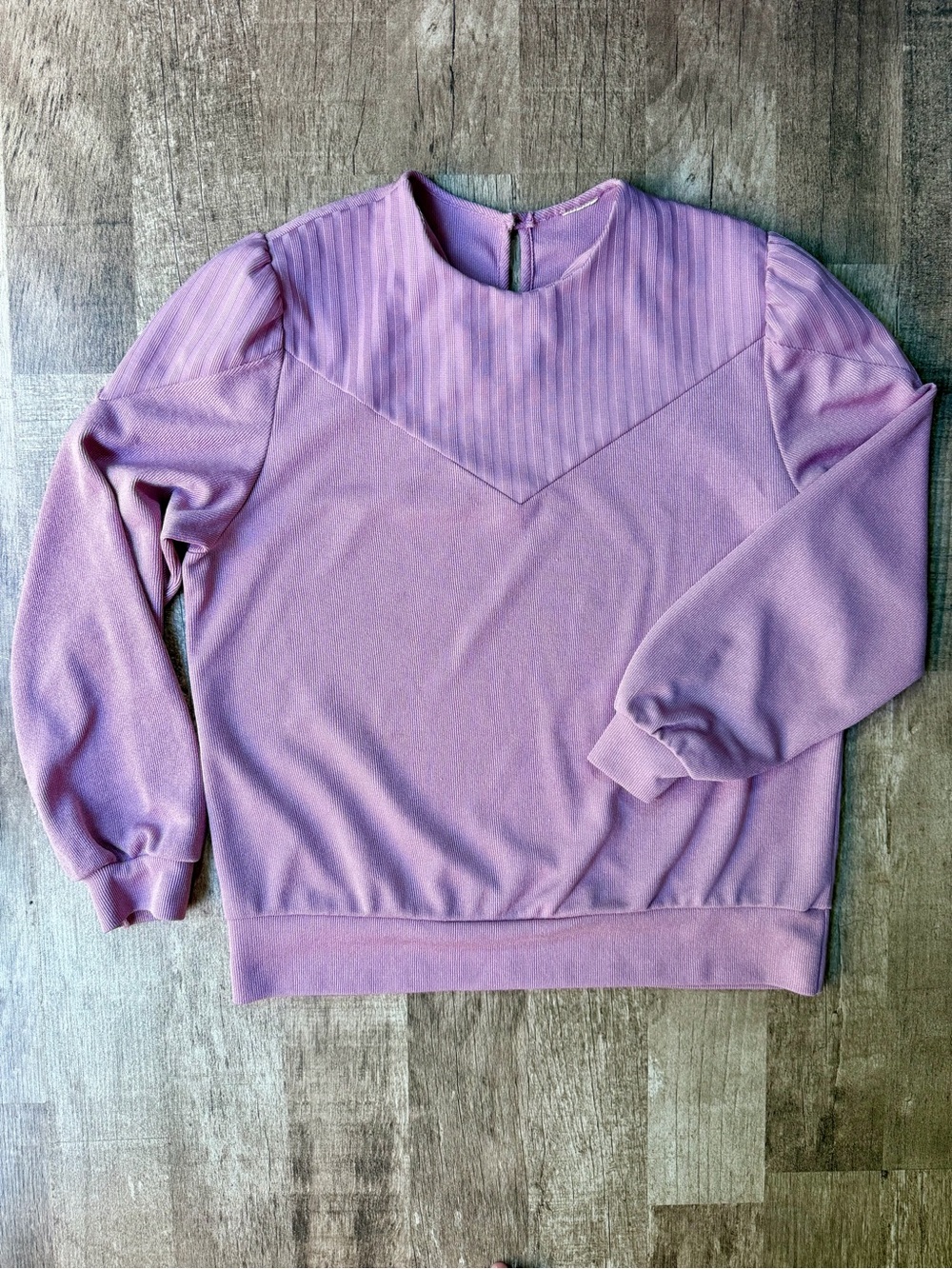 Vintage Lilac Purple Ribbed Knit Blouse Chevron Yoke Keyhole Back
